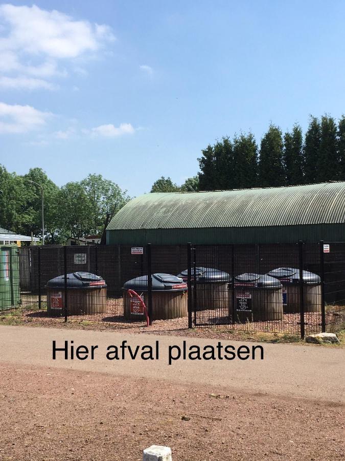 Ruime Chalet Midden In De Natuur In Lith エクステリア 写真